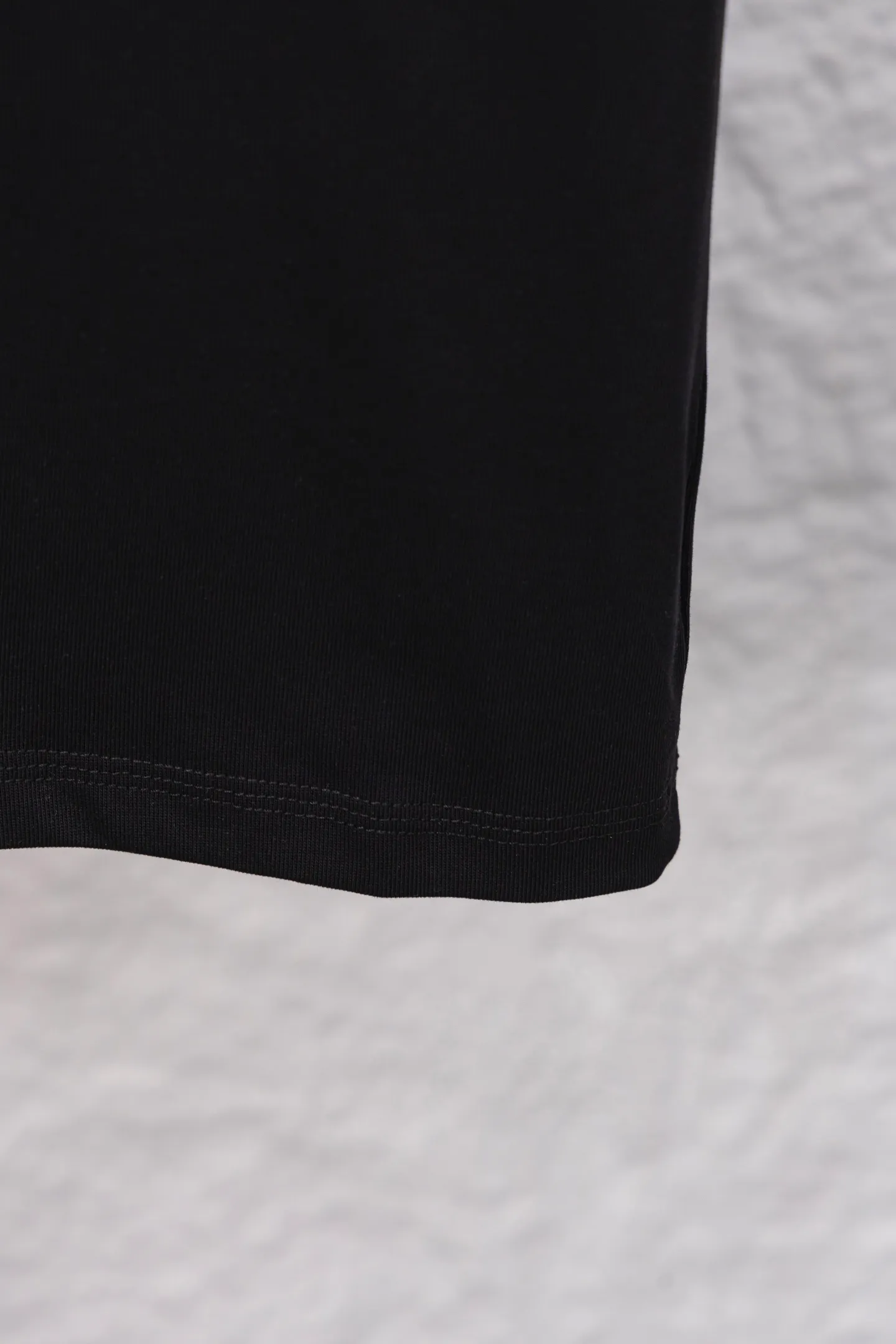 P180 model number/F034 POLO Ralph Lauren new model is on the market 25ss 350G heavy washed and worn high-end short sleeves. The front panel is matched with a small logo and the back panel is cut and patched to embroider the couple's short T. A high-end simple style that you will never get tired of. Pocket patch embroidery is simple style. Advanced temperament. Perfect detail processing 💯 The classic logo logo upper body is super good-looking. Fabric: 350g. Version: loose T-shirt. Color: black and white.